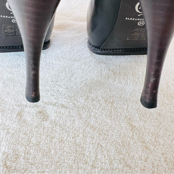 ALEXANDER MCQUEEN CHAIN STRAP STILETTO ANKLE BOOTS SIZE 8.5 EUC - Picture 9 of 16